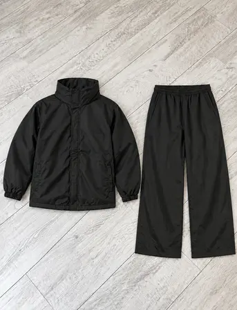 Gojo — Outfit — vista sobre madera