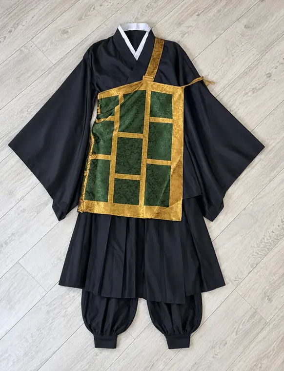 Geto — Classic Outfit — vista sobre madera