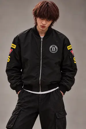 TAEHOON - BLACK SKULL (BORDADO) — modelo