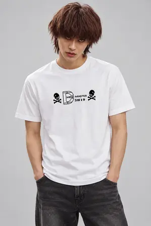 TAEHOON SKULL - TSHIRT WHITE — modelo